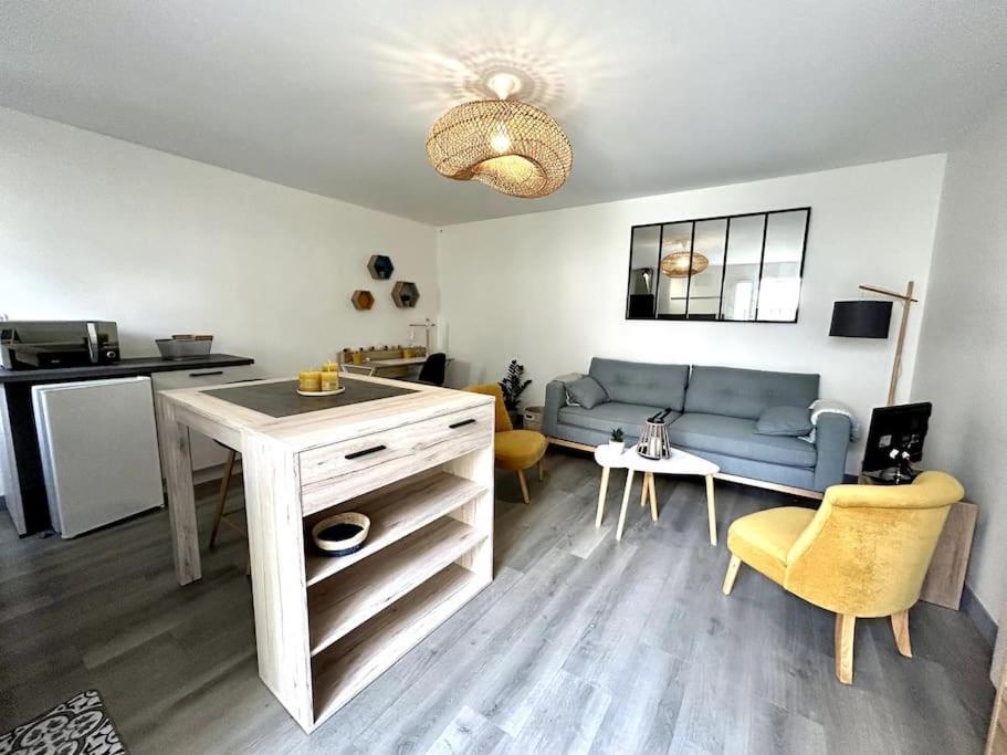 Cote Cour - Appartement En Plein Centre-Ville & Proche Des Thermes Rochefort  Luaran gambar