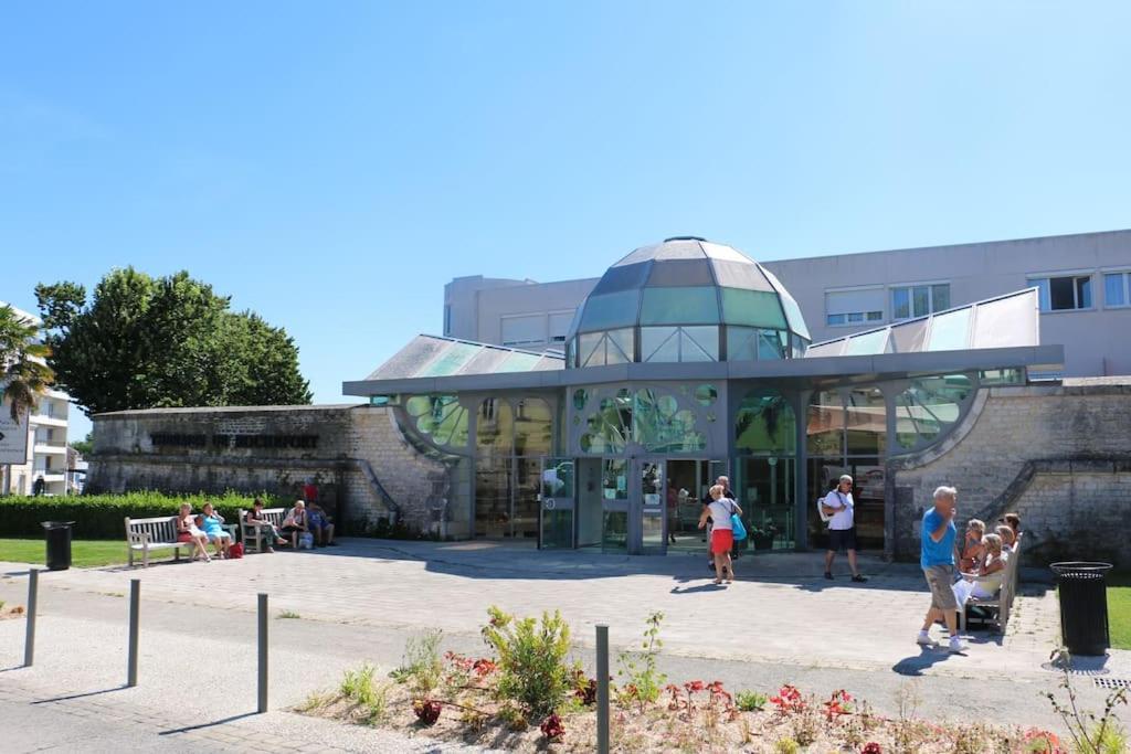 Cote Cour - Appartement En Plein Centre-Ville & Proche Des Thermes Rochefort  Luaran gambar