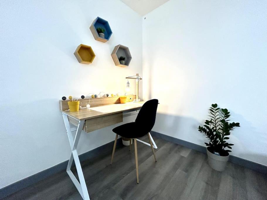 Cote Cour - Appartement En Plein Centre-Ville & Proche Des Thermes Rochefort  Luaran gambar